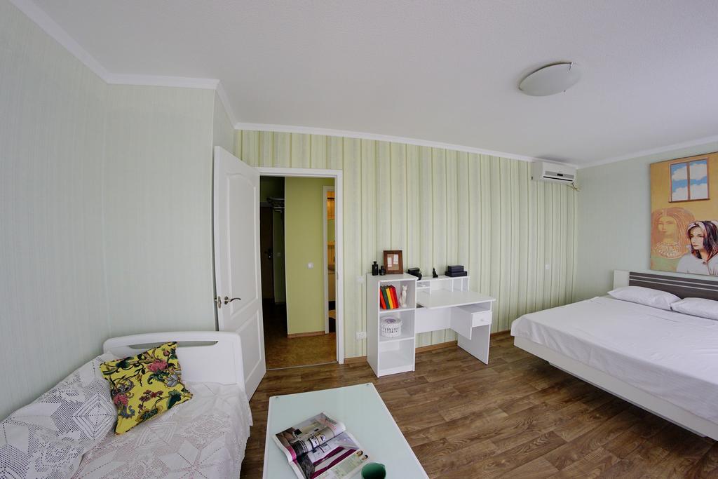 Flatsy At Botanichniy Sad Underground Apartment *